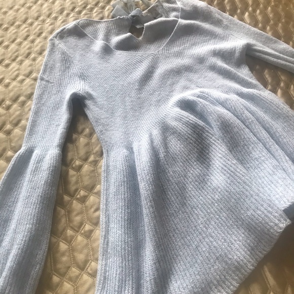 Beautiful pale blue sweater - Picture 2 of 4
